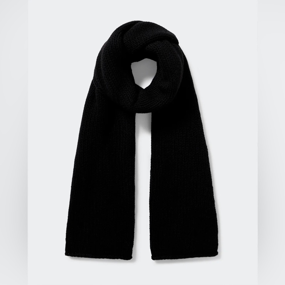 GUEST IN RESIDENCE The Big Scarf
